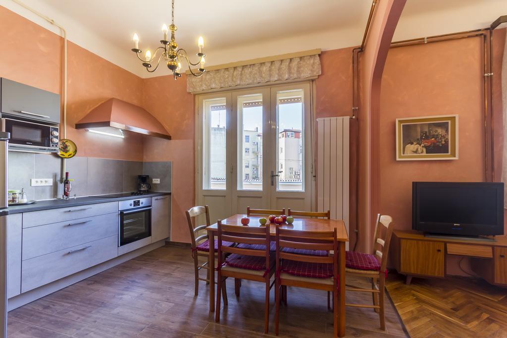 Spacious & Smart Center Apartment Pula Eksteriør billede